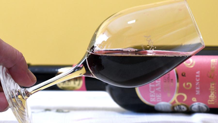 O consumo de alcol en Galicia, representado no estudo a través de Santiago de Compostela, está por debaixo da media, aínda que é estatisticamente equivalente á maioría das comunidades autónomas investigadas. FOTO: Santi Alvite O consumo de alcol en Galicia, representado no estudo a través de Santiago de Compostela, está por debaixo da media, aínda que é estatisticamente equivalente á maioría das comunidades autónomas investigadas. FOTO: Santi Alvite