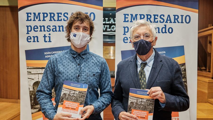 Adrián Dios (esquerda) e Xoán Carmona (dereita) son os responsables do informe Adrián Dios (esquerda) e Xoán Carmona (dereita) son os responsables do informe