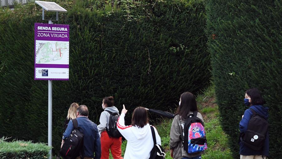 Parte do alumnado que se someteu á PCR non se atopaba en Compostela, feito que os obrigou a desprazarse expresamente dende os seus domicilios para efectuar a proba. FOTO: Santi Alvite Parte do alumnado que se someteu á PCR non se atopaba en Compostela, feito que os obrigou a desprazarse expresamente dende os seus domicilios para efectuar a proba. FOTO: Santi Alvite