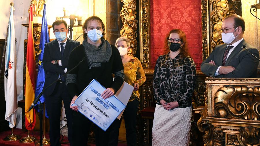 De esquerda a dereita, Román Rodríguez, Juan Manuel Lorenzo, Carmen Fernández Morante, Elena Vázquez Cendón e Antonio López. FOTO: Santi alvite De esquerda a dereita, Román Rodríguez, Juan Manuel Lorenzo, Carmen Fernández Morante, Elena Vázquez Cendón e Antonio López. FOTO: Santi alvite