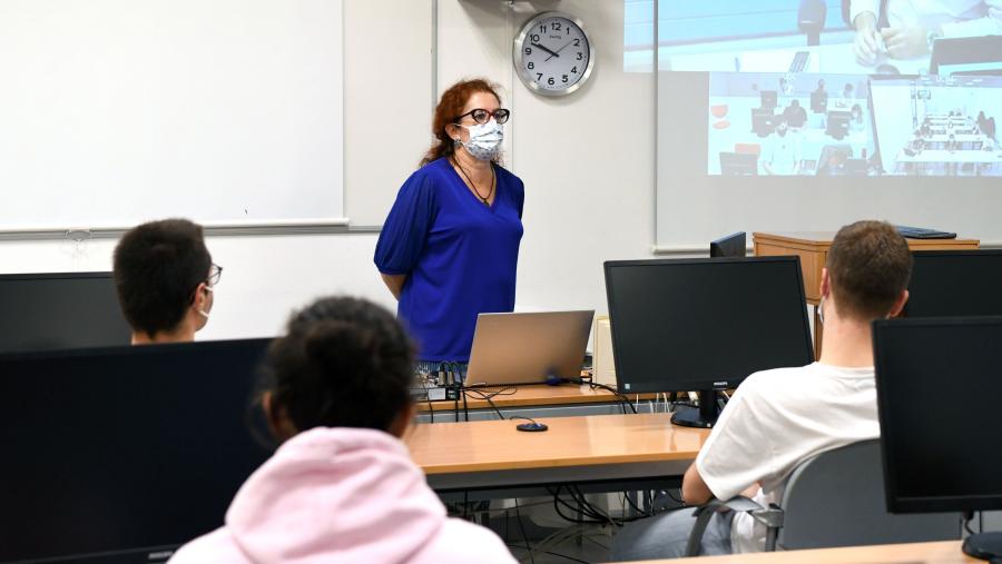 Esta é unha sesión en liña, sen necesidade de rexistro previo, dirixida a profesorado e persoal investigador. Foto: Santi Alvite Esta é unha sesión en liña, sen necesidade de rexistro previo, dirixida a profesorado e persoal investigador. Foto: Santi Alvite