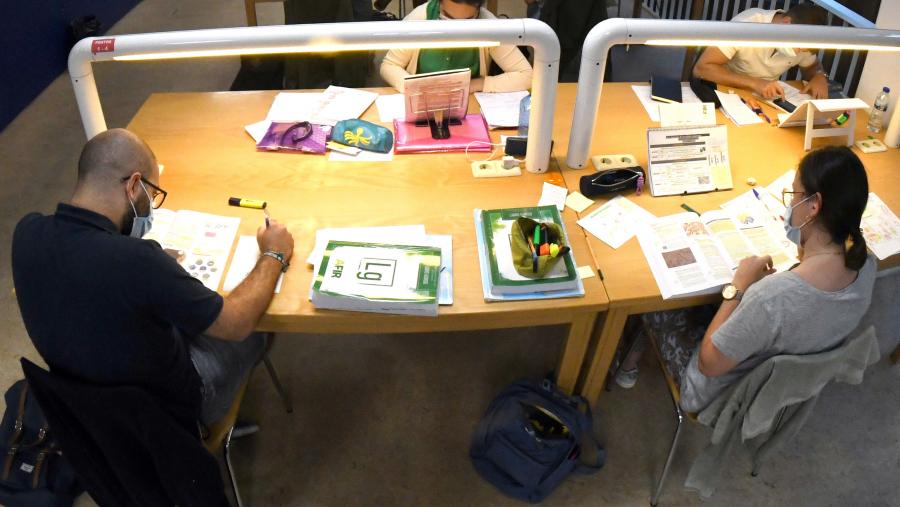En concreto, ofertaranse 100 prazas adicionais na Sala de Estudo da Facultade de Dereito. FOTO: Santi Alvite En concreto, ofertaranse 100 prazas adicionais na Sala de Estudo da Facultade de Dereito. FOTO: Santi Alvite