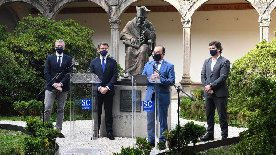 De esquerda a dereita, Alfonso Rueda, Alberto Núñez Feijóo, Antonio López e Javier Ferreira, no claustro de Fonseca. FOTO: Santi Alvite De esquerda a dereita, Alfonso Rueda, Alberto Núñez Feijóo, Antonio López e Javier Ferreira, no claustro de Fonseca. FOTO: Santi Alvite