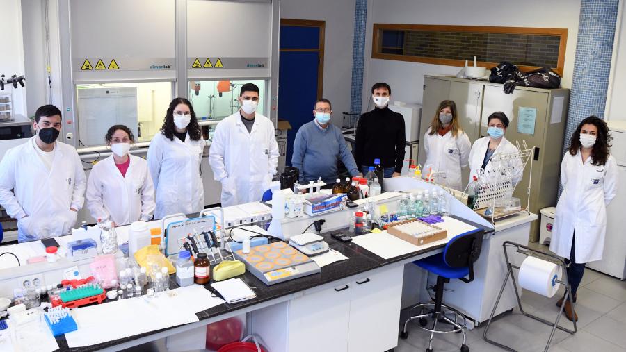 José Rivas e Jorge Mira xunto co resto de integrantes de Nanomag. FOTO: Santi Alvite José Rivas e Jorge Mira xunto co resto de integrantes de Nanomag. FOTO: Santi Alvite