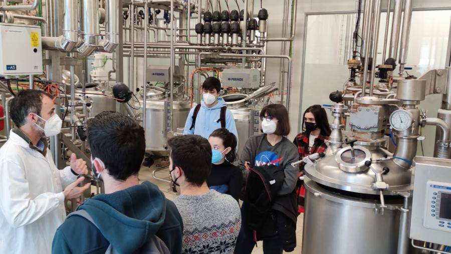 Un técnico da APLTA presenta as instalacións tecnolóxicas a alumnado do grao en Robótica Un técnico da APLTA presenta as instalacións tecnolóxicas a alumnado do grao en Robótica
