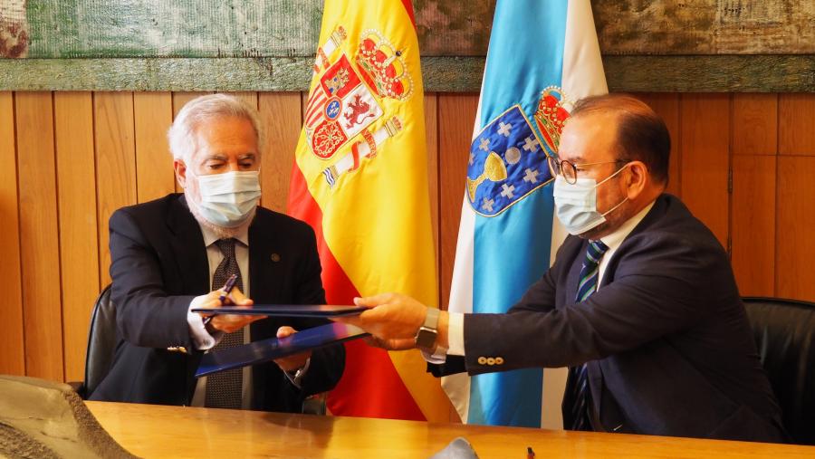 O convenio foi asinado este luns polo reitor Antonio López e polo presidente do Parlamento, Miguel Ángel Santalices Vieira O convenio foi asinado este luns polo reitor Antonio López e polo presidente do Parlamento, Miguel Ángel Santalices Vieira