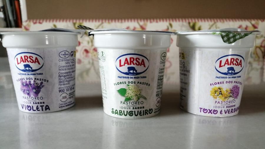 Nova gama de iogures 'Flores de los Pastos' de Larsa, con sabor a violeta, sabugueiro ou toxo e verbena Nova gama de iogures 'Flores de los Pastos' de Larsa, con sabor a violeta, sabugueiro ou toxo e verbena