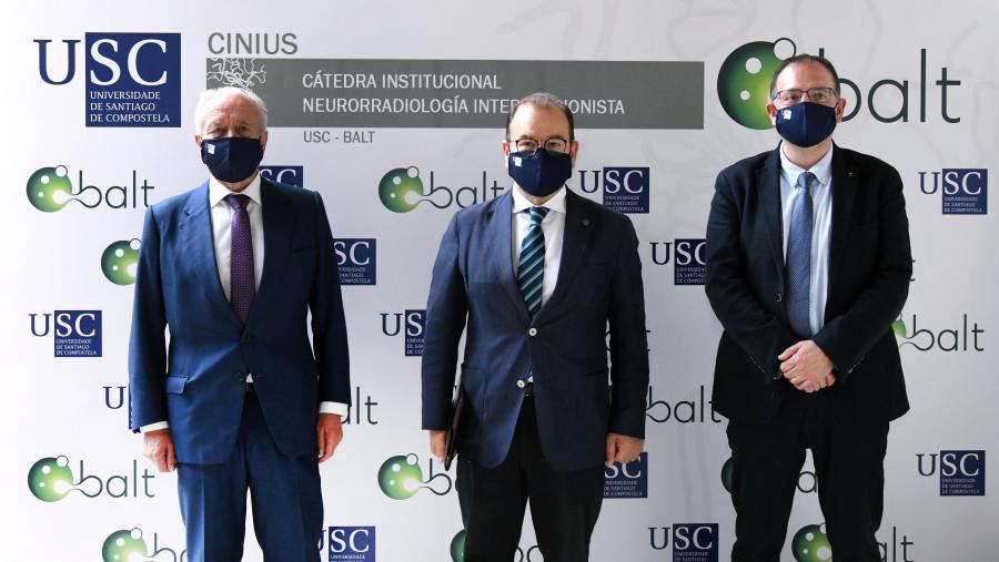 De esquerda a dereita, o director da Cátedra, Manuel Pumar; o reitor Antonio López; e Gumersindo Feijoo, vicerreitor de Planificación, Tecnoloxías e Sustentabilidade. FOTO: Santi Alvite De esquerda a dereita, o director da Cátedra, Manuel Pumar; o reitor Antonio López; e Gumersindo Feijoo, vicerreitor de Planificación, Tecnoloxías e Sustentabilidade. FOTO: Santi Alvite