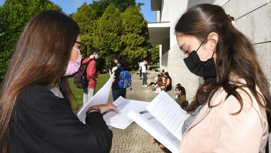 ‘Mulleres, investigación en COVID’, ‘Violencias contra as mulleres’ e ‘Perspectiva de xénero na docencia universitaria’ son os tres eixos temáticos que vertebran a presente edición da xornada. FOTO: Santi Alvite ‘Mulleres, investigación en COVID’, ‘Violencias contra as mulleres’ e ‘Perspectiva de xénero na docencia universitaria’ son os tres eixos temáticos que vertebran a presente edición da xornada. FOTO: Santi Alvite