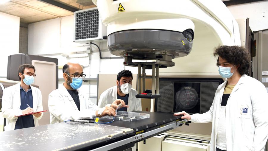 A proposta deste grupo de investigación consiste en modificar a xeometría das cámaras de ionización xa existentes nos hospitais reducindo a distancia entre eléctrodos. FOTO: Santi Alvite A proposta deste grupo de investigación consiste en modificar a xeometría das cámaras de ionización xa existentes nos hospitais reducindo a distancia entre eléctrodos. FOTO: Santi Alvite