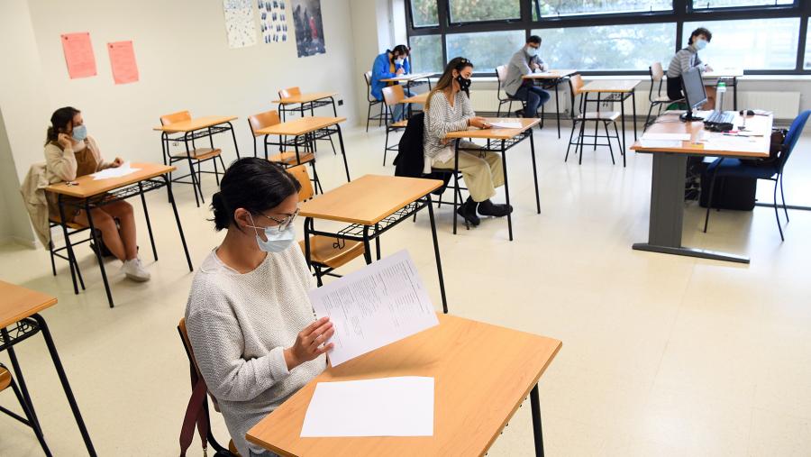 O abano de idiomas programado por este servizo complementario do ensino universitario da USC en Compostela inclúe cursos anuais de inglés de carácter presencial e semipresencial. FOTO: Santi Alvite O abano de idiomas programado por este servizo complementario do ensino universitario da USC en Compostela inclúe cursos anuais de inglés de carácter presencial e semipresencial. FOTO: Santi Alvite