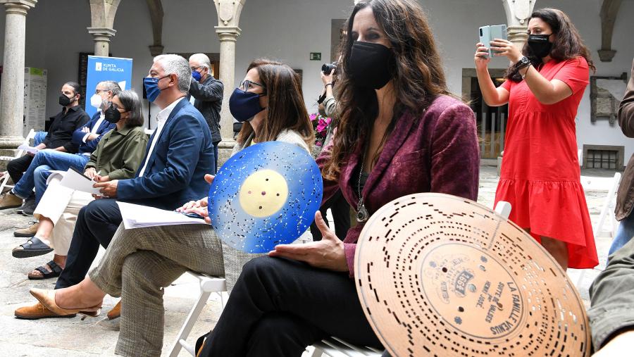 A vicerreitora de Igualdade, Cultura e Servizos da USC, Mar Lorenzo Moledo, quixo subliñar na rolda de prensa de presentación celebrada este xoves no Pazo de San Roque, a importancia de dar pulo, dende a Universidade, a proxectos que combinen arte e ciencia. FOTO: Santi Alvite A vicerreitora de Igualdade, Cultura e Servizos da USC, Mar Lorenzo Moledo, quixo subliñar na rolda de prensa de presentación celebrada este xoves no Pazo de San Roque, a importancia de dar pulo, dende a Universidade, a proxectos que combinen arte e ciencia. FOTO: Santi Alvite