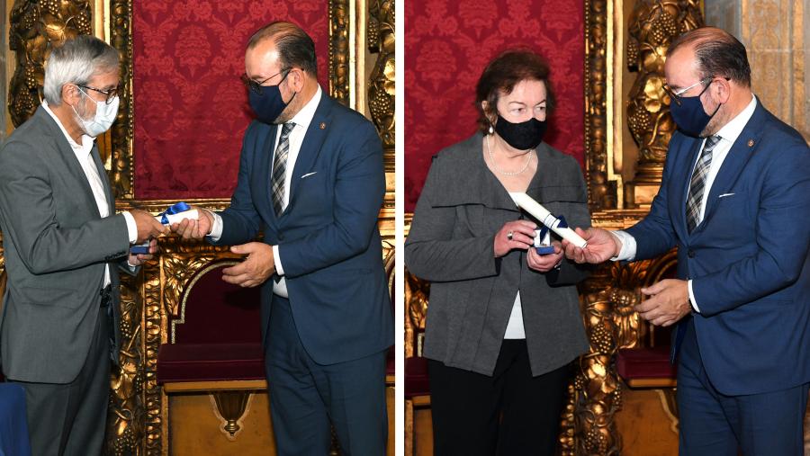 Entrega das Insignias de Ouro a Moisés de Lemos Martins e Margarida Mª Krohling Kunsch. Foto: Santi Alvite