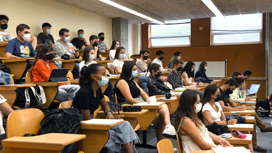 Os centros docentes actualizarán o protocolo de aplicación das medidas xerais de prevención e control sanitario. FOTO: Santi Alvite Os centros docentes actualizarán o protocolo de aplicación das medidas xerais de prevención e control sanitario