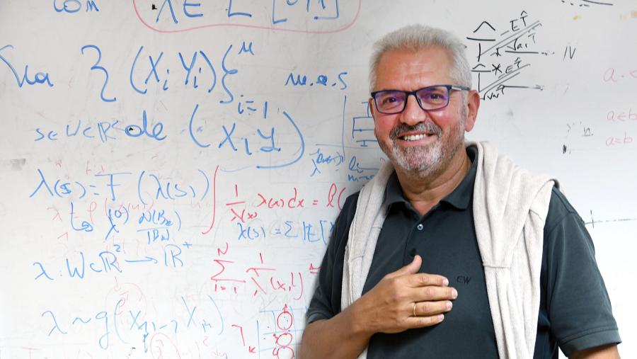 Wenceslao González Manteiga é catedrático da USC. FOTO: Santi Alvite Wenceslao González Manteiga é catedrático da USC. FOTO: Santi Alvite