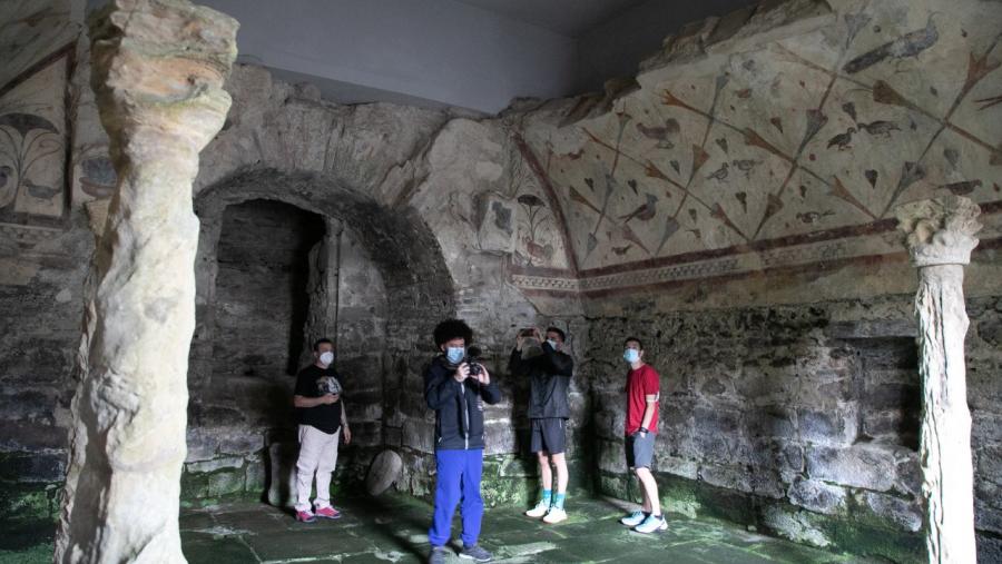 Participantes en 'Antropoloxías do Camiño. Camiños da Antropoloxía', no templo de Santa Eulalia de Bóveda. Foto: Elena Rosa Participantes en 'Antropoloxías do Camiño. Camiños da Antropoloxía', no templo de Santa Eulalia de Bóveda. Foto: Elena Rosa