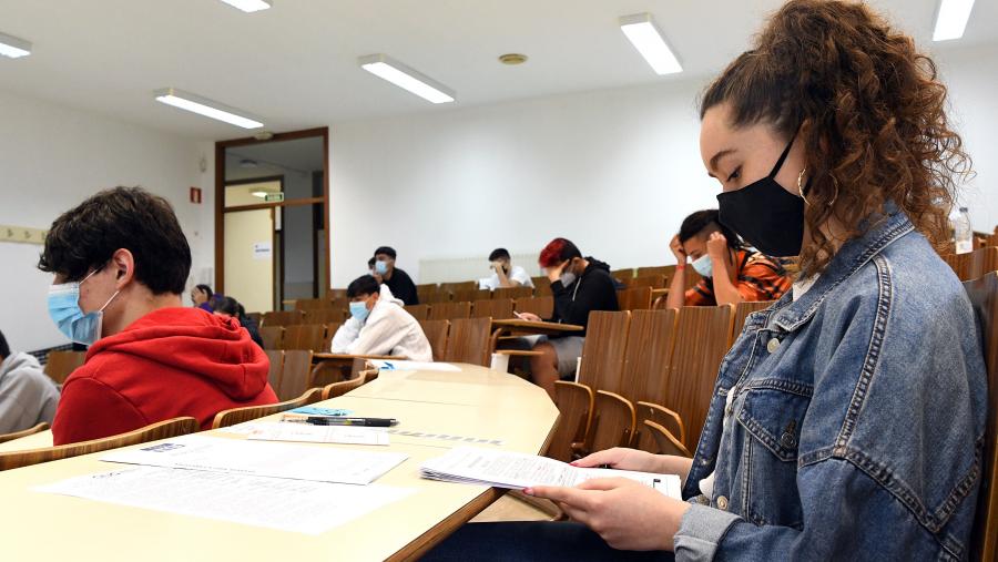 Nun correo electrónico dirixido ao conxunto da comunidade universitaria, o reitor Antonio López subliñou que a institución garantirá “como ata o momento, o cumprimento dos protocolos e normas que afectan á seguridade sanitaria nos espazos universitarios”. FOTO: Santi Alvite Nun correo electrónico dirixido ao conxunto da comunidade universitaria, o reitor Antonio López subliñou que a institución garantirá “como ata o momento, o cumprimento dos protocolos e normas que afectan á seguridade sanitaria nos espazos universitarios”. FOTO: Santi Alvite