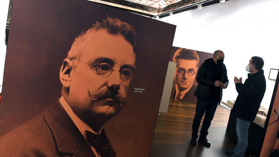 A exposición disposta no salón artesoado e antiga capela conta con oito capítulos. FOTO: Santi Alvite A exposición disposta no salón artesoado e antiga capela conta con oito capítulos. FOTO: Santi Alvite