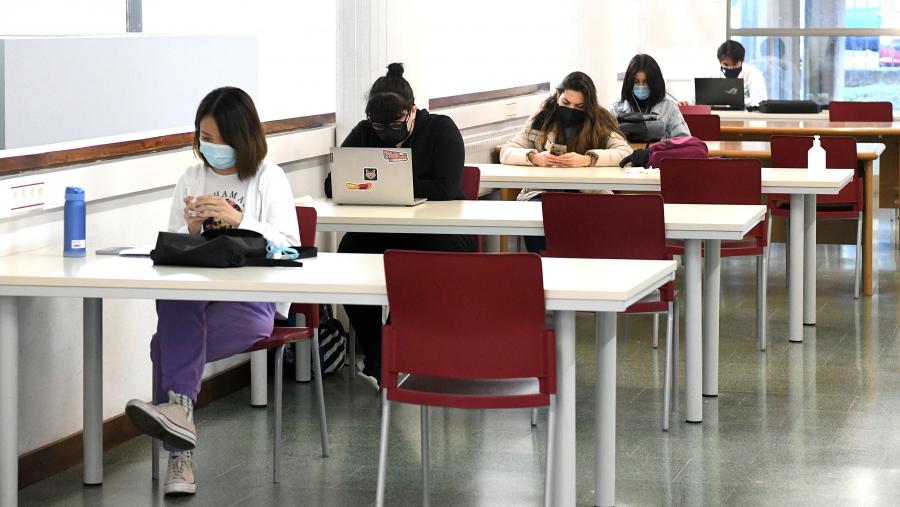 A presente aplicación facilita a obtención de datos lingüísticos mediante unha ferramenta de consulta que dá cabida ás diferentes aproximacións de busca: palabras ortográficas, elementos gramaticais, clases de palabras, etiquetas, trazos morfolóxicos, lemas ou hiperlemas. FOTO: Santi Alvite A presente aplicación facilita a obtención de datos lingüísticos mediante unha ferramenta de consulta que dá cabida ás diferentes aproximacións de busca: palabras ortográficas, elementos gramaticais, clases de palabras, etiquetas, trazos morfolóxicos, lemas ou hiperlemas. FOTO: Santi Alvite