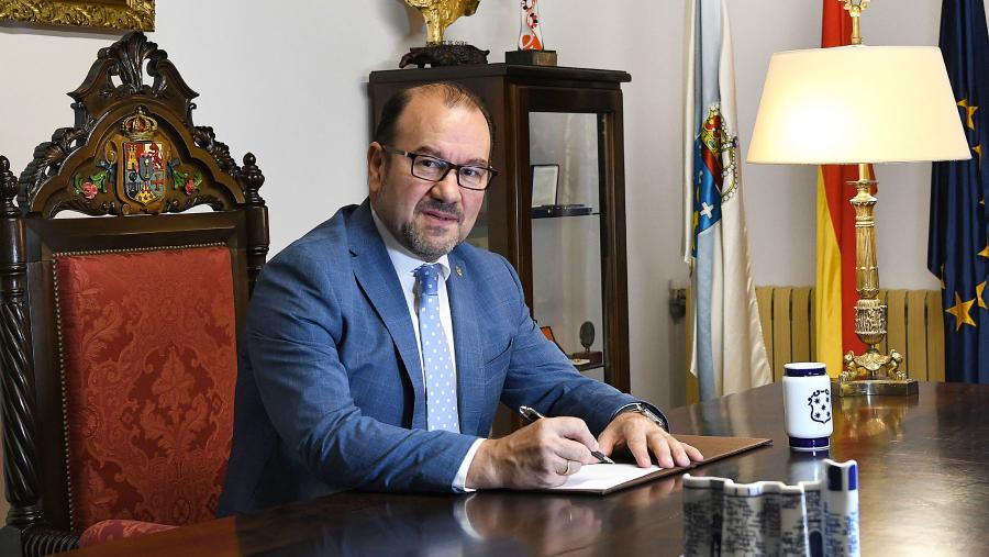 O profesor López, candidato único nestes comicios, obtivo 1.636 votos. FOTO: Santi Alvite O profesor López, candidato único nestes comicios, obtivo 1.636 votos. FOTO: Santi Alvite