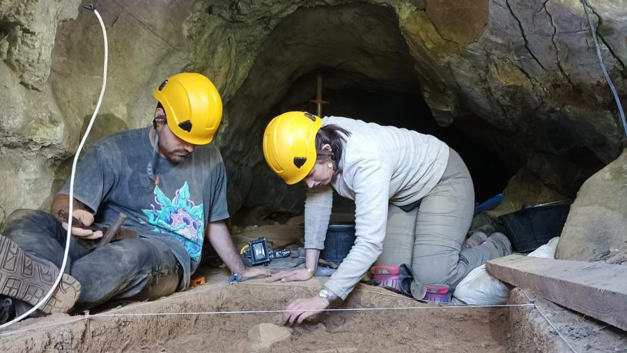 A intervención na veciña cavidade de Cova das Cabras achegou novos datos sobre o uso das cavernas de Cancelo durante as épocas históricas A intervención na veciña cavidade de Cova das Cabras achegou novos datos sobre o uso das cavernas de Cancelo durante as épocas históricas