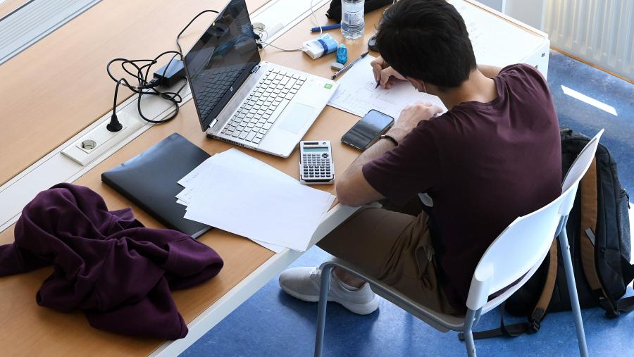 Poderá acceder a estes estudos o alumnado alleo ao EEES que teña un título homologado a un título universitario oficial español. FOTO: Santi Alvite Poderá acceder a estes estudos o alumnado alleo ao EEES que teña un título homologado a un título universitario oficial español. FOTO: Santi Alvite