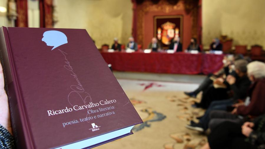 O volume compila a poesía, o teatro e a narrativa completas do que fora catedrático da USC. FOTO: Santi Alvite O volume compila a poesía, o teatro e a narrativa completas do que fora catedrático da USC. FOTO: Santi Alvite
