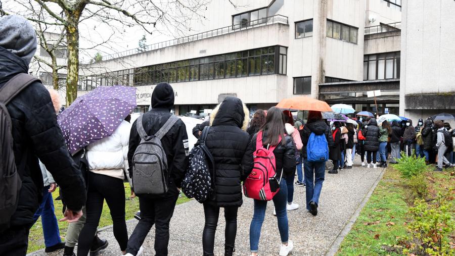 En total, a USC conta con 2.064 estudantes inscritos nesta iniciativa e procedentes de 43 centros de ensino medio de toda Galicia. FOTO: Santi Alvite En total, a USC conta con 2.064 estudantes inscritos nesta iniciativa e procedentes de 43 centros de ensino medio de toda Galicia. FOTO: Santi Alvite