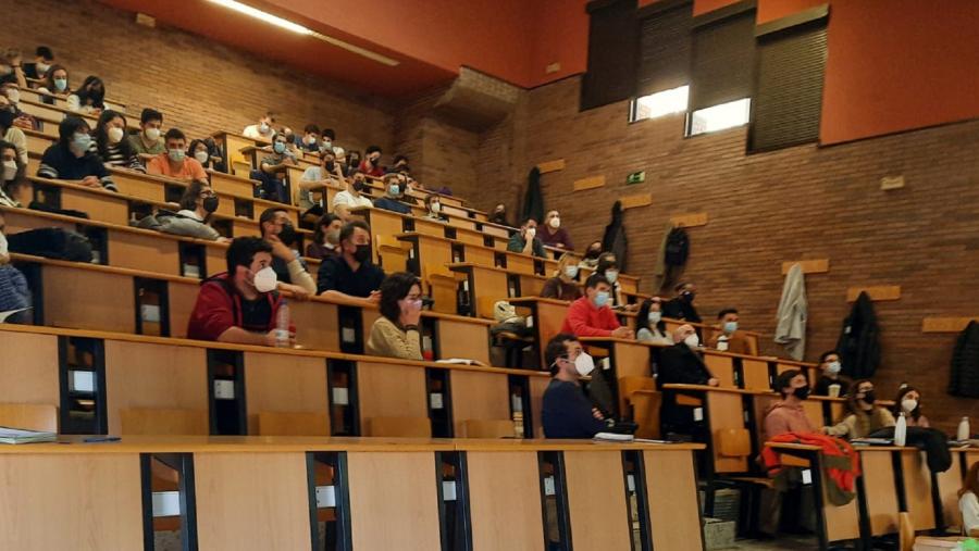 Asistentes ao relatorio ofrecido por Laura Ríos Pena na EPS de Enxeñaría Asistentes ao relatorio ofrecido por Laura Ríos Pena na EPS de Enxeñaría