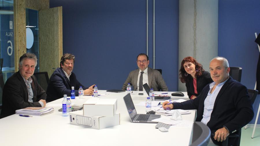De esquerda a dereita Lourenzo Fernández, Javier Ferreira, Antonio López, Laura Oso e Xavier Simón De esquerda a dereita Lourenzo Fernández, Javier Ferreira, Antonio López, Laura Oso e Xavier Simón