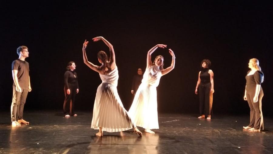 Intervención artística, a cargo da compañía de Danza USC-Compostela Intervención artística, a cargo da compañía de Danza USC-Compostela