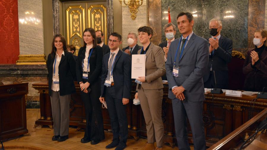 Foto de familia do alumnado vencedor. FOTO: https://www.poderjudicial.es Foto de familia do alumnado vencedor. FOTO: https://www.poderjudicial.es