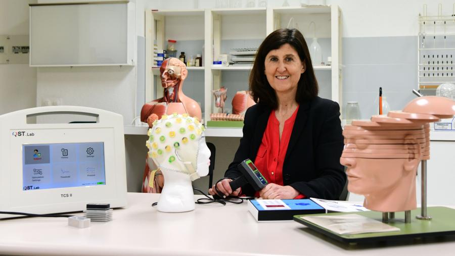 “Para mellorar a xestión da dor provocada por cancro é necesario comprender os seus mecanismos subxacentes”, explica a profesora Carrillo. FOTO: Santi alvite “Para mellorar a xestión da dor provocada por cancro é necesario comprender os seus mecanismos subxacentes”, explica a profesora Carrillo. FOTO: Santi alvite