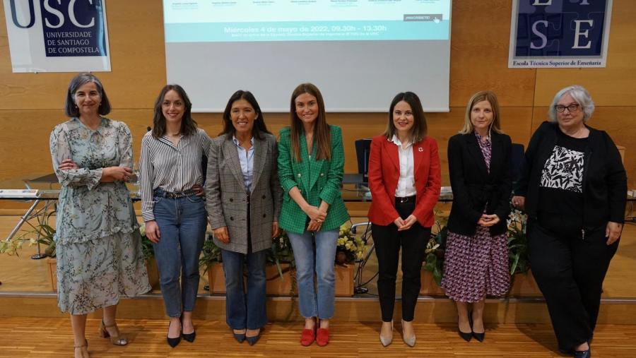 Foto de familia das participantes Foto de familia das participantes