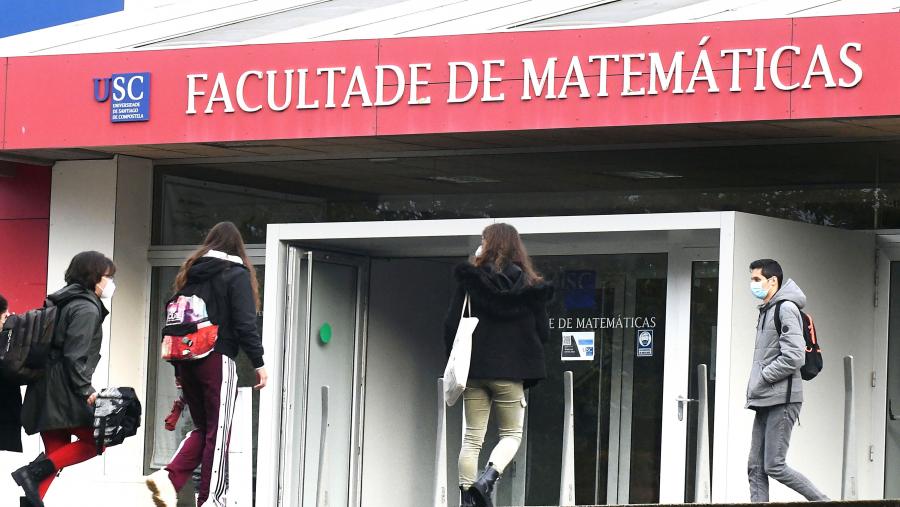 Dende a Facultade de Matemáticas da USC sinalan que “os bos resultados obtidos polo equipo poñen de manifesto, ademais das destrezas individuais dos seus estudantes, as súas habilidades para o traballo conxunto”. FOTO: Santi Alvite Dende a Facultade de Matemáticas da USC sinalan que “os bos resultados obtidos polo equipo poñen de manifesto, ademais das destrezas individuais dos seus estudantes, as súas habilidades para o traballo conxunto”. FOTO: Santi Alvite