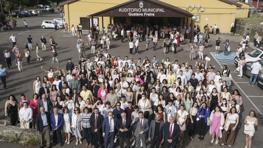 O reitor da USC, xunto con responsables académicos e políticos, e alumnado de FP O reitor da USC, xunto con responsables académicos e políticos, e alumnado de FP