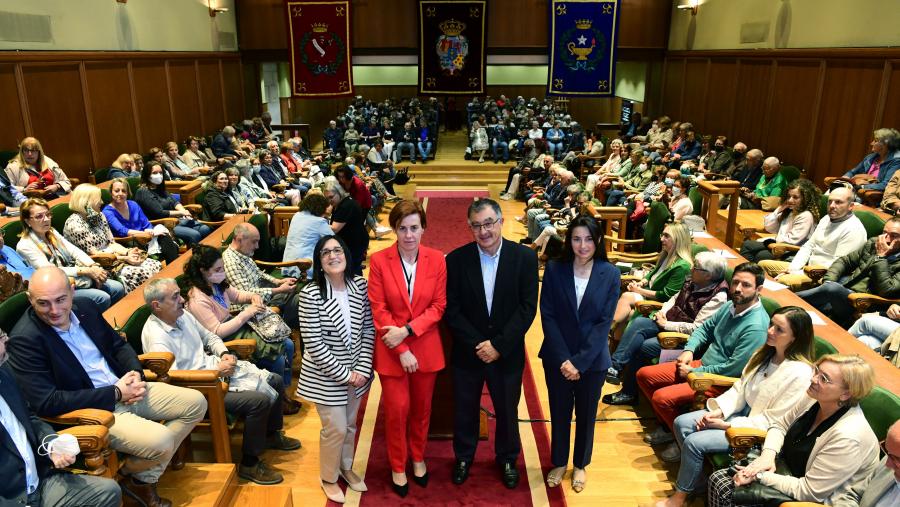 A vicerreitora de Estudantes e Cultura, Pilar Murias Fernández, presidiu a sesión na que tamén interviñeron a directora do IV Ciclo da USC, Esther Olveira; o subdirector xeral de Planificación, Sistemas de Información, Calidade, Humanización e Innovación, Javier Ventosa Rial; e a investigadora postdoutoral ‘Margarita Salas’ USC-UCM, Laura Touriñán Morandeira, encargada de pronunciar a lección maxistral. FOTO: Santi Alvite A vicerreitora de Estudantes e Cultura, Pilar Murias Fernández, presidiu a sesión na que tamén interviñeron a directora do IV Ciclo da USC, Esther Olveira; o subdirector xeral de Planificación, Sistemas de Información, Calidade, Humanización e Innovación, Javier Ventosa Rial; e a investigadora postdoutoral ‘Margarita Salas’ USC-UCM, Laura Touriñán Morandeira, encargada de pronunciar a lección maxistral. FOTO: Santi Alvite