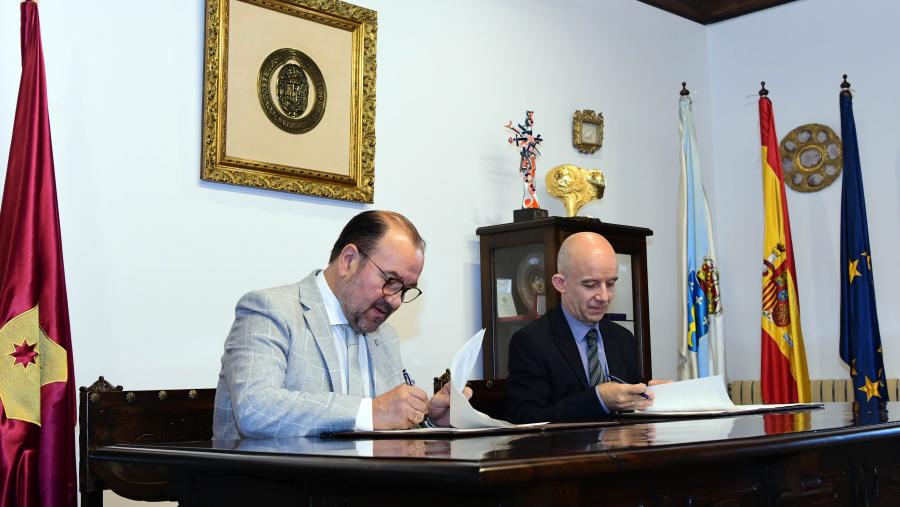 O convenio foi asinado polo reitor Antonio López e polo director xeral de FEUGA, Francisco Javier Pereiro Pérez. FOTO: Santi Alvite O convenio foi asinado polo reitor Antonio López e polo director xeral de FEUGA, Francisco Javier Pereiro Pérez. FOTO: Santi Alvite