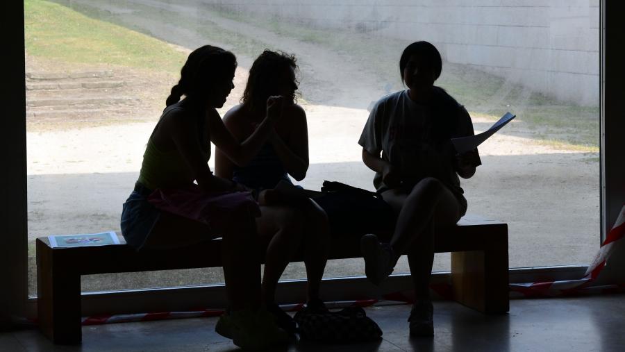 Poderán solicitalas ata o 29 de xullo estudantado con menores recursos económicos matriculado nun programa de doutoramento da USC. Foto: Santi Alvite Poderán solicitalas ata o 29 de xullo estudantado con menores recursos económicos matriculado nun programa de doutoramento da USC. Foto: Santi Alvite