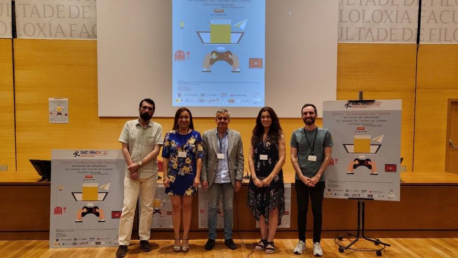 Mª de los Ángeles Gómez e Alfonso Lago no centro (segunda e terceiro pola esquerda) con outros integrantes do equipo Mª de los Ángeles Gómez e Alfonso Lago no centro (segunda e terceiro pola esquerda) con outros integrantes do equipo