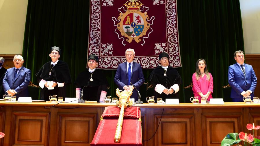 De esquerda a dereita, Ernesto Pedrosa, Mnauel Reigosa, Antonio López, Algonso Rueda, Julio Abalde, Cecilia Sierra e Román Rodríguez. FOTO: Santi Alvite De esquerda a dereita, Ernesto Pedrosa, Mnauel Reigosa, Antonio López, Algonso Rueda, Julio Abalde, Cecilia Sierra e Román Rodríguez. FOTO: Santi Alvite