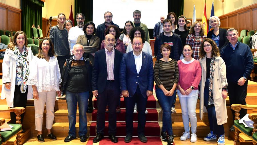 O reitor Antonio López e Celso Rodríguez, os dous no centro da imaxe, recibiron os representantes de Ensino Medio. FOTO: Santi Alvite O reitor Antonio López e Celso Rodríguez, os dous no centro da imaxe, recibiron os representantes de Ensino Medio. FOTO: Santi Alvite