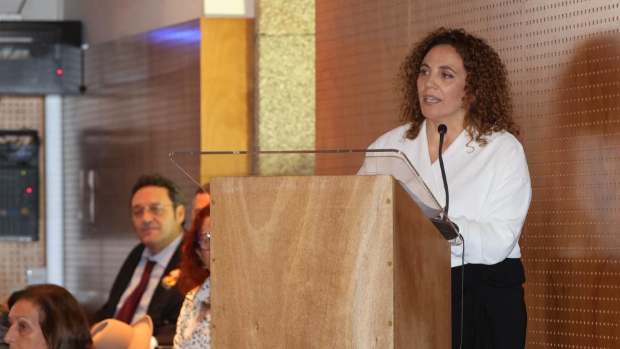 María Loureiro pronunciou o discurso ‘Economía para tempos nos que o benestar das persoas e o medio ambiente importan’. FOTO: RAGC María Loureiro pronunciou o discurso ‘Economía para tempos nos que o benestar das persoas e o medio ambiente importan’. FOTO: RAGC