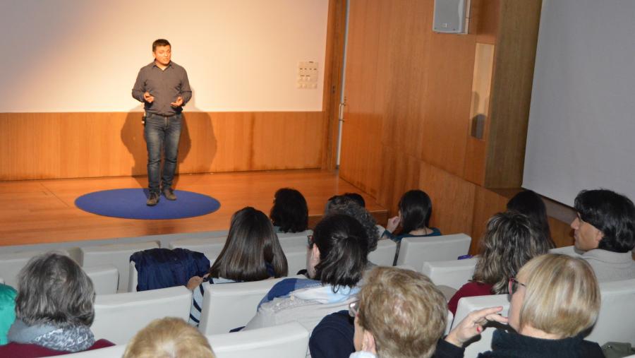 Un dos investigadores participantes na última edición do evento de divulgación científica do Campus Terra Un dos investigadores participantes na última edición do evento de divulgación científica do Campus Terra
