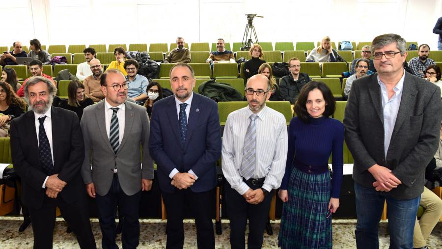 De esquerda a dereita, Daniel Alejandro Maza, Antonio López Díaz, Julio García Comesaña, Faustino Gómez Rodríguez, Elena López Lago e Vicente Pérez Muñuzuri. FOTO: Santi Alvite De esquerda a dereita, Daniel Alejandro Maza, Antonio López, Julio García Comesaña, Faustino Gómez Rodríguez, Elena López Lago e Vicente Pérez Muñuzuri. FOTO: Santi Alvite