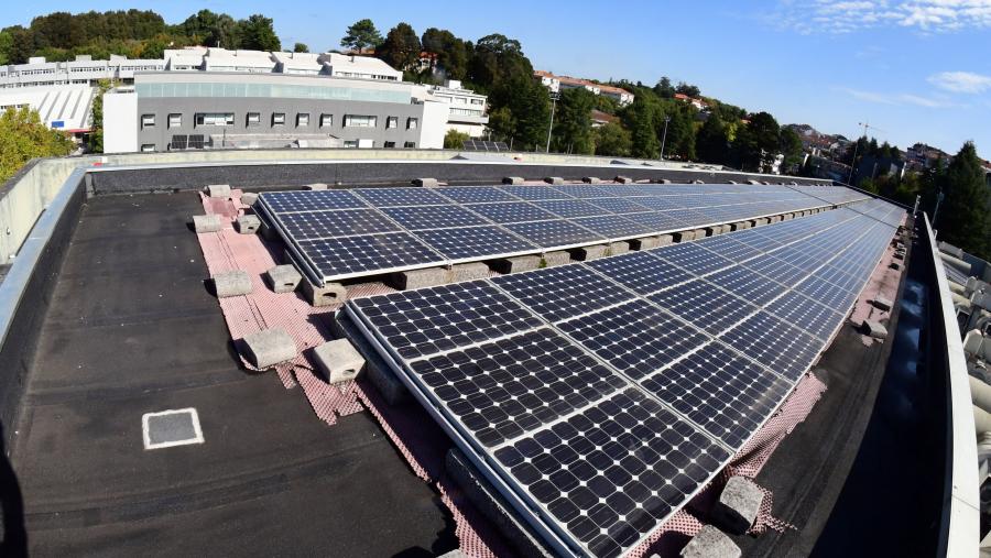 Placas solares na USC. FOTO: Santi Alvite Placas solares na USC. FOTO: Santi Alvite