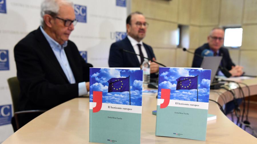 'El horizonte europeo' non é un libro de memorias senón unha reflexión fundamentada na ampla experiencia política do seu autor. FOTO: Santi Alvite 'El horizonte europeo' non é un libro de memorias senón unha reflexión fundamentada na ampla experiencia política do seu autor. FOTO: Santi Alvite