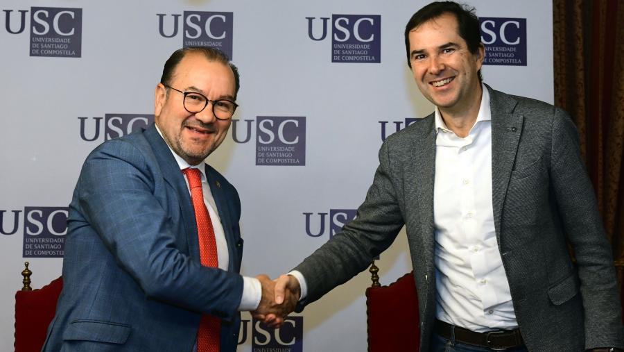 O documento foi asinado polo reitor Antonio López e o director de AGADIC Jacobo Sutil. FOTO: Santi Alvite O documento foi asinado polo reitor Antonio López e o director de AGADIC Jacobo Sutil. FOTO: Santi Alvite