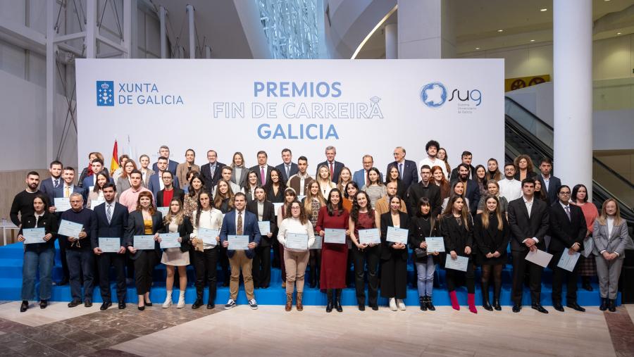 Foto de familia cos premiados e premiadas. FOTO: Xunta Foto de familia cos premiados e premiadas. FOTO: Xunta
