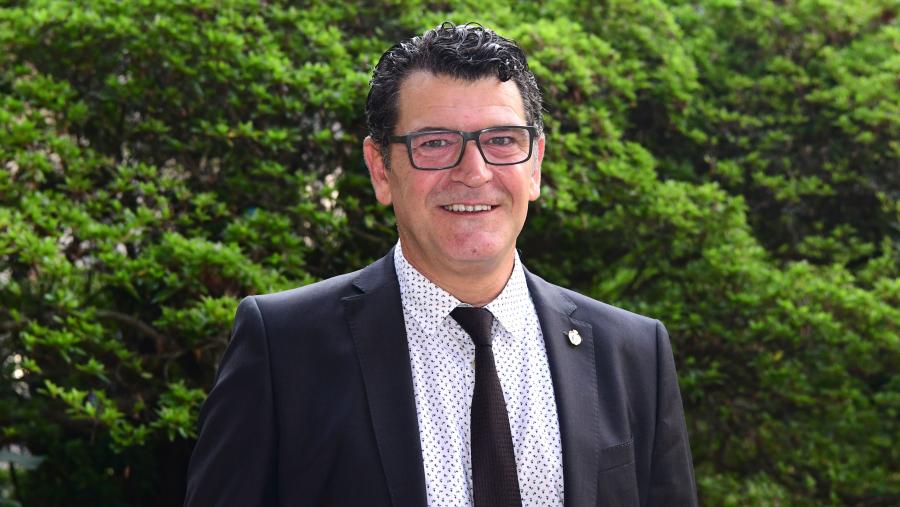 Jesús López Romalde, intres antes de recibir a medalla Ánxeles Alvariño González da RAGC. FOTO: Santi Alvite Jesús López Romalde, intres antes de recibir a medalla Ánxeles Alvariño González da RAGC. FOTO: Santi Alvite